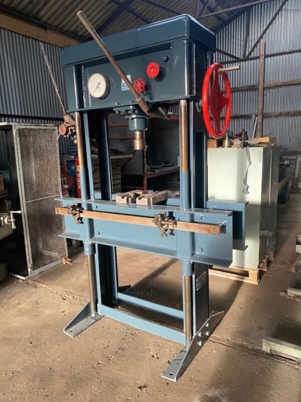 laycock model 1551 hydraulic 60ton press