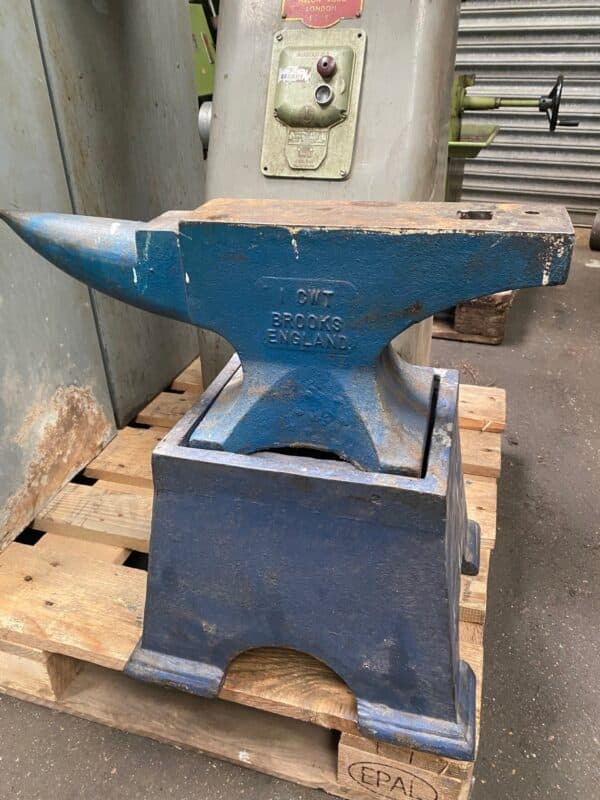 anvil 1 cwt on stand ex norfolk norwich hospital