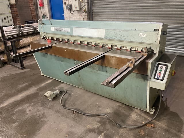 EDWARDS TRUECUT 2000 mm x 3.25mm POWER GUILLOTINE
