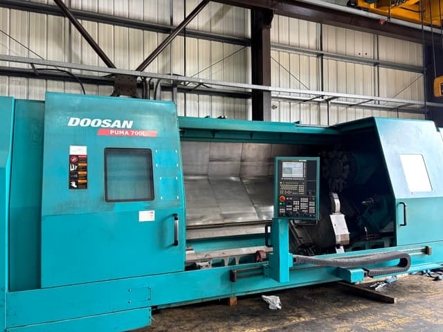 Doosan Puma 700 L CNC Lathe