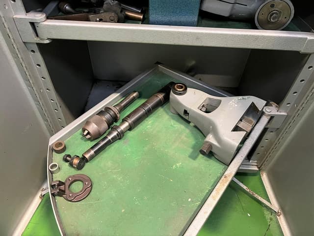 BRIDGEPORT BR2J2 Series I 2HP Turret Mill with Heidenhain 3 Axis DRO. Year 1978