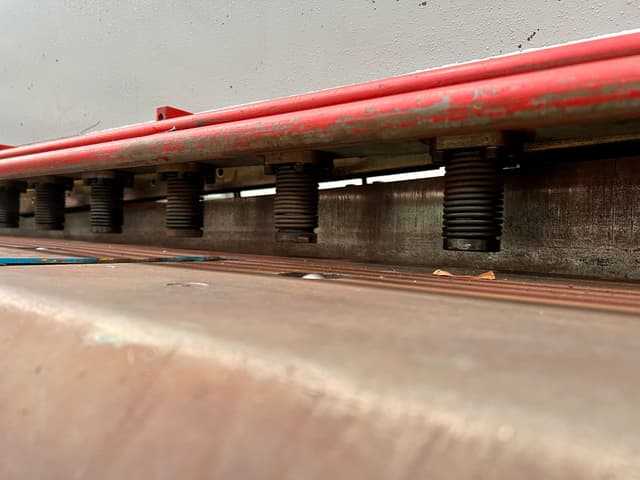 EDWARDS PEARSON Model V13/3000 Hydraulic Guillotine with Cybelec DNC60 NC Backgauge