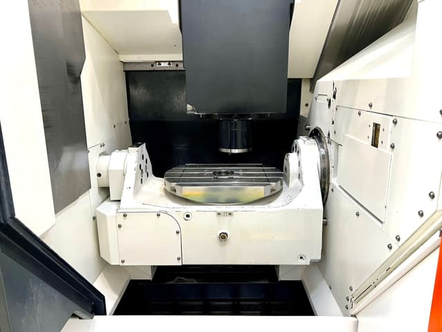 MAZAK Variaxis i500 5 Axis Vertical Machining Centre. Mazatrol Matrix 2 Control. Year 2014