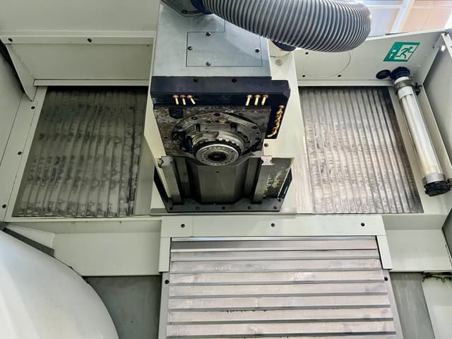 DECKEL Maho 60T Verical Machining Centre with Heidenhain iTNC530 Control. Year 2003