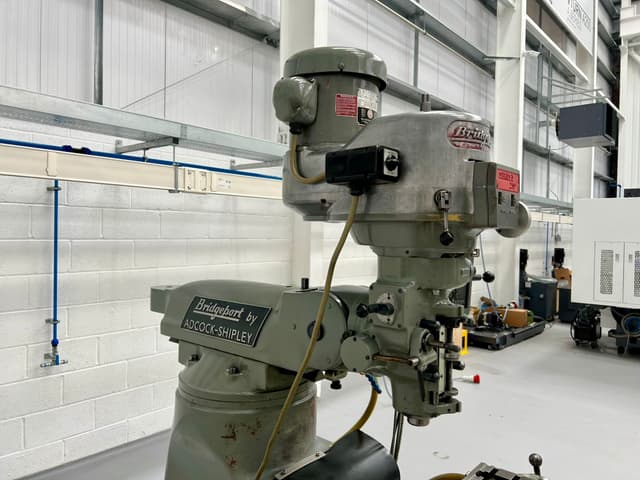 BRIDGEPORT Series 1 2HP Variable Speed Turret Mill with DRO. Year 1976