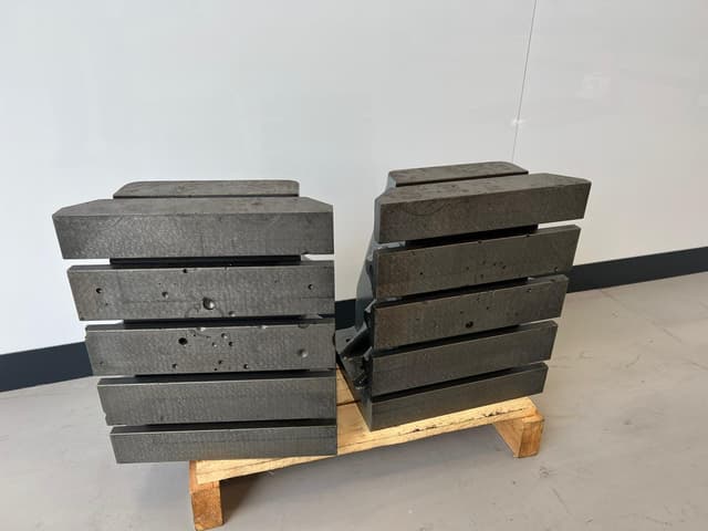 2 x DEVLIEG Heavy Duty Cast Iron Matching Angle Plates
