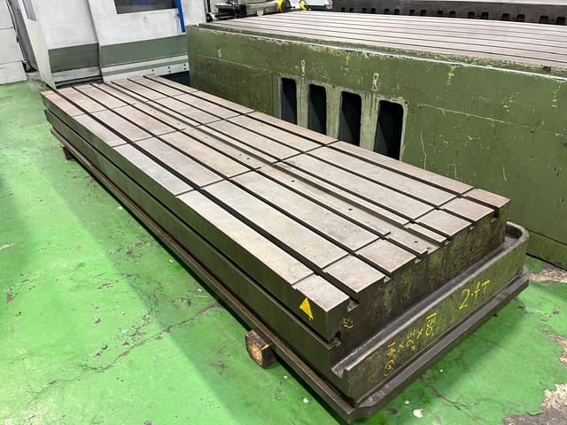 CAST IRON Bedplate 3276mm x 914mm x 406mm. Weight 2.4 tons