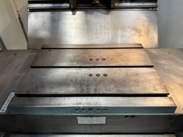 CINCINNATI Dart 500 Vertical Machining Centre with Fanuc 21i-M Control. Year 1999