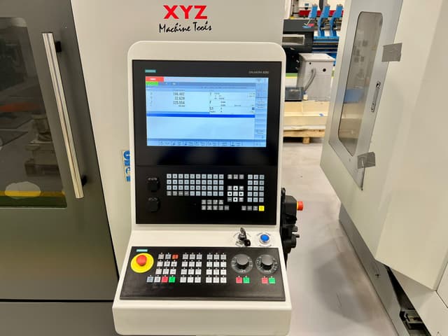 XYZ 800HD Vertical Machining Centre with Siemens Control. Year 2021