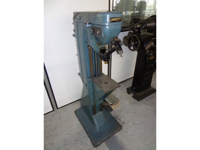 HARDNESS TESTER VICKERS ARMSTRONGS N°252636