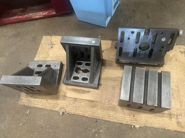 Used Box plate, Angle plates and Adjustable angle plate (4924)