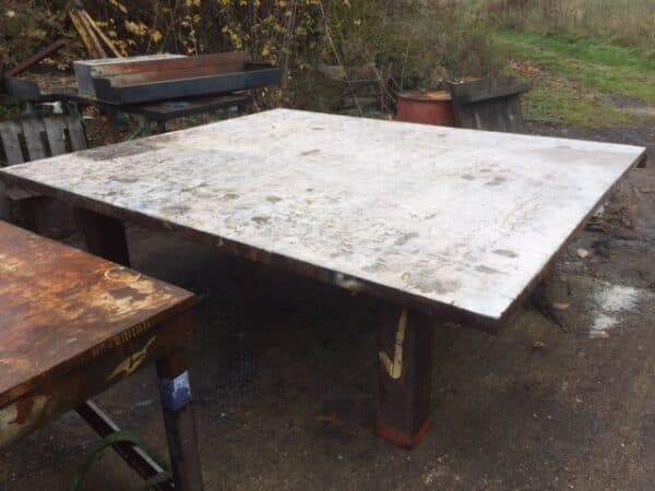 fabrication table